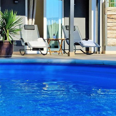 Holiday House Boost With Heated Pool 克利斯 外观 照片