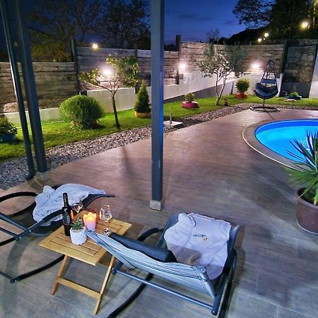 Holiday House Boost With Heated Pool 克利斯 外观 照片