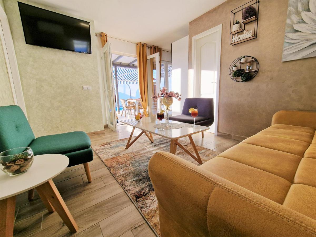 Holiday House Boost With Heated Pool 克利斯 外观 照片