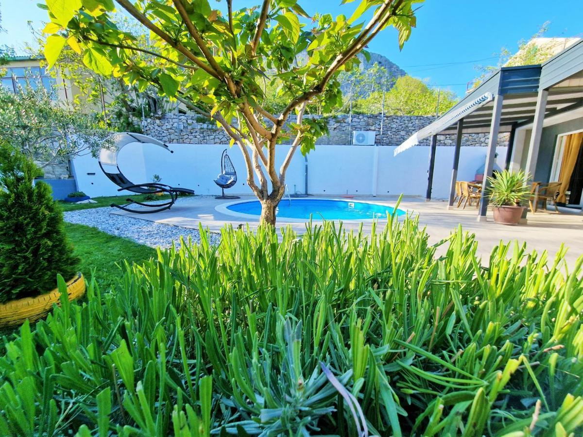 Holiday House Boost With Heated Pool 克利斯 外观 照片