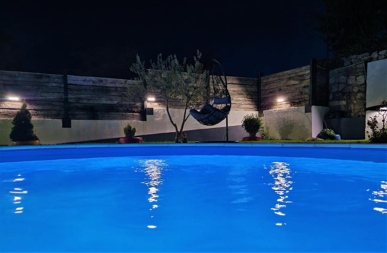 Holiday House Boost With Heated Pool 克利斯 外观 照片