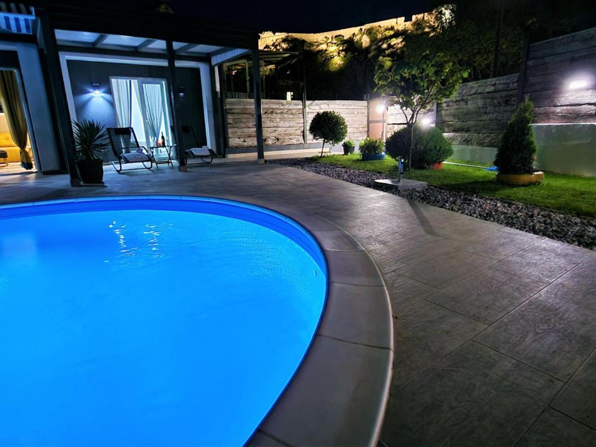Holiday House Boost With Heated Pool 克利斯 外观 照片