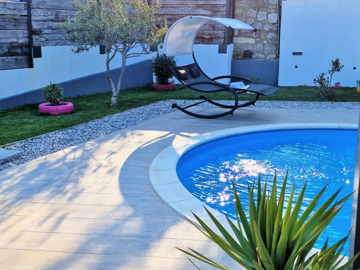 Holiday House Boost With Heated Pool 克利斯 外观 照片