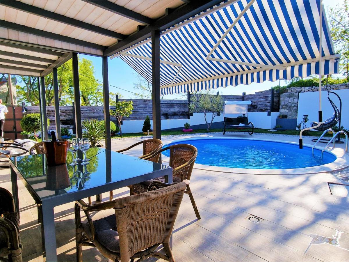 Holiday House Boost With Heated Pool 克利斯 外观 照片