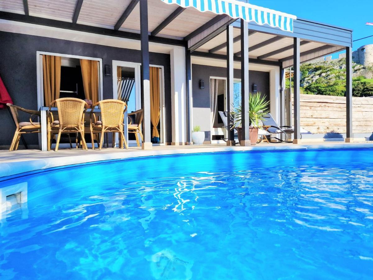 Holiday House Boost With Heated Pool 克利斯 外观 照片